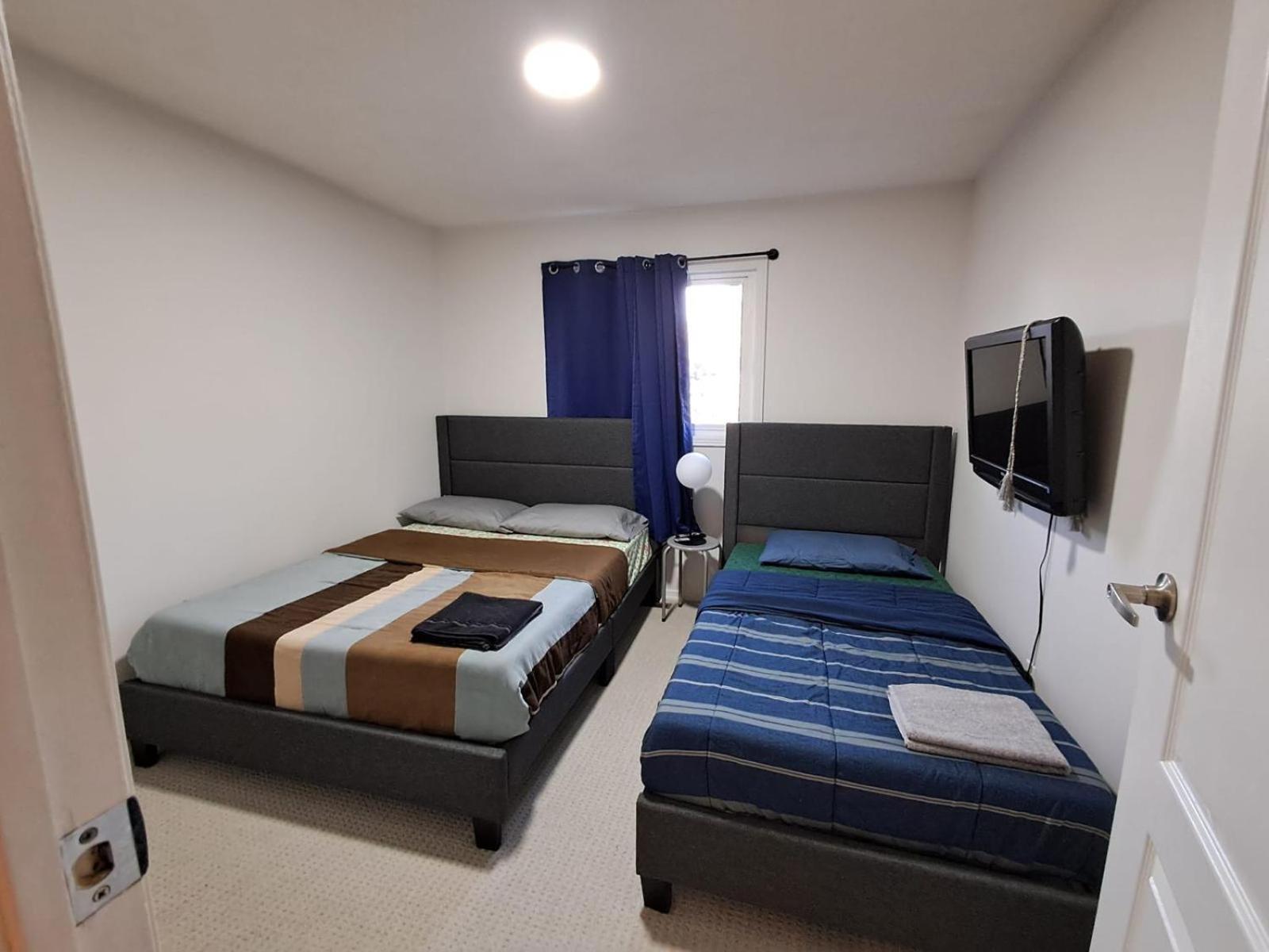 Square One Mississauga Suite- Attached Bathroom, Walking Transit & Plaza エクステリア 写真