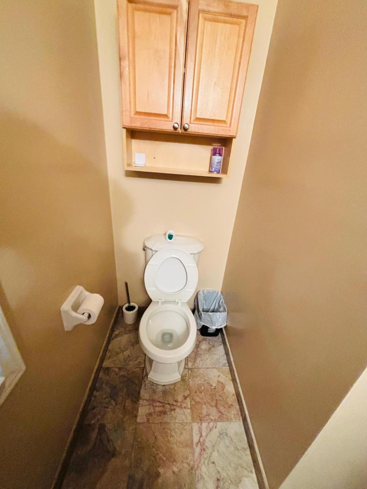Square One Mississauga Suite- Attached Bathroom, Walking Transit & Plaza エクステリア 写真
